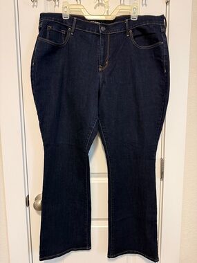 Old Navy Curvy Profile Mid-Rise Dark Blue Women’s Jeans - Boot Cut 18 short